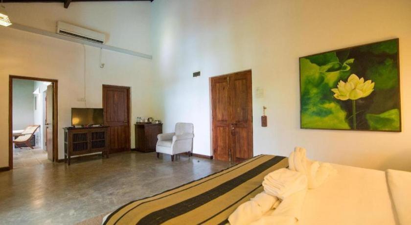 Roman Lake Ayurveda Boutique Resort Ahungalla Exterior photo