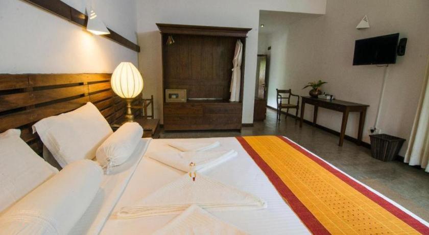Roman Lake Ayurveda Boutique Resort Ahungalla Exterior photo
